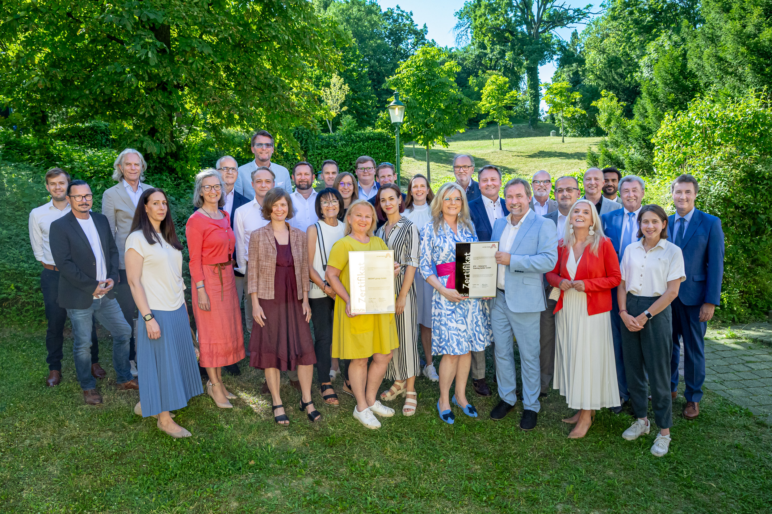 Die zertifizierten Unternehmen beim Leitbetriebe Austria Sommerfest 2025 © Christian Mikes