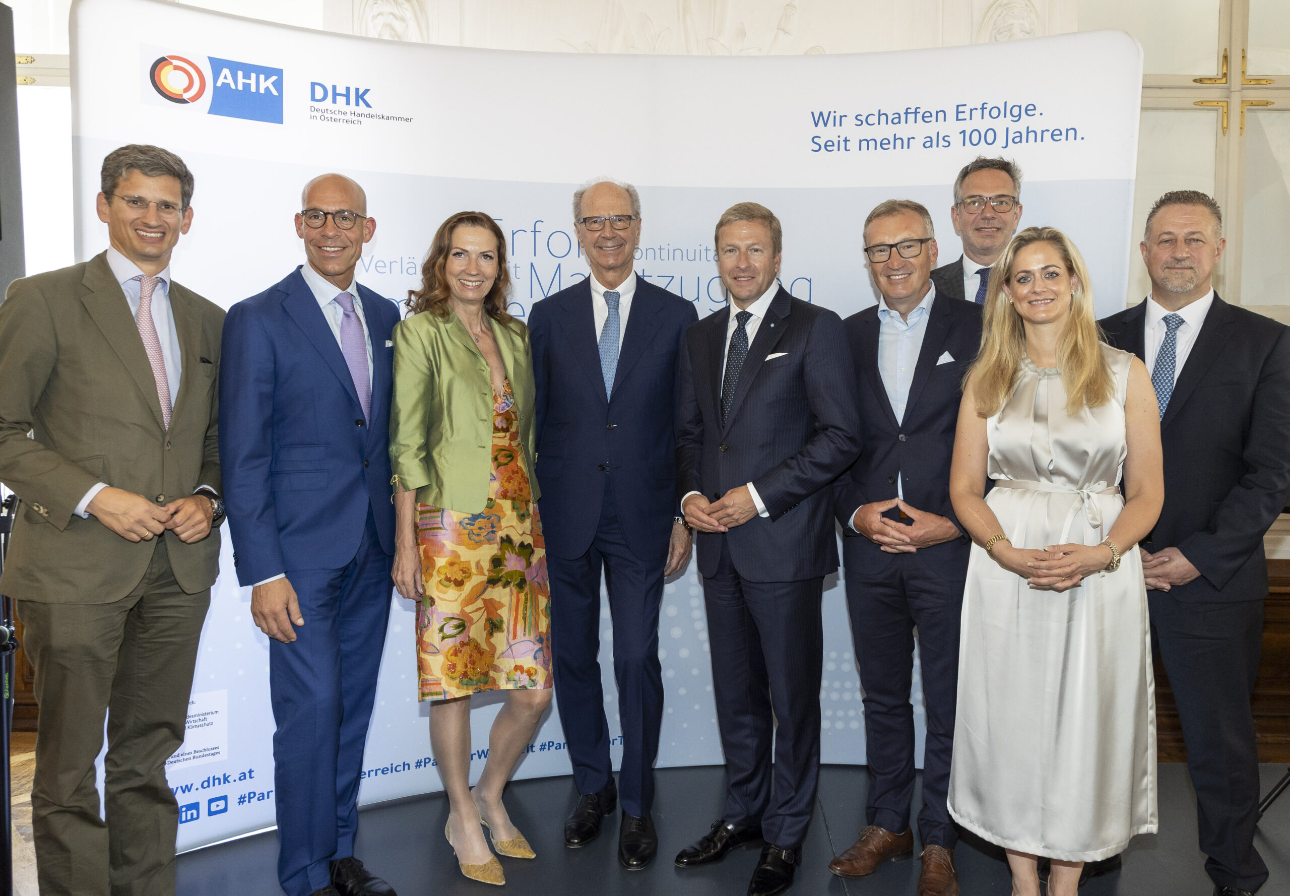 V.l.: F. Peter Mitterbauer Vorstandsvorsitzender Miba AG, Axel Kühner Vizepräsident DHK und Vorsitzender Deutscher Management Cercle, Irene Schulte Geschäftsführung IV-Salzburg, Hans Dieter Pötsch DHK Präsident und Aufsichtsratsvorsitzenden der Volkswagen AG, Oliver Zipse, Vorstandsvorsitzender der BMW AG, Manfred Rosenstatter Vizepräsident Wirtschaftskammer Salzburg, Kathrin Frauscher, CEO BMW Financial Services Central- & Southeastern Europe, Alexander Bamberger, Geschäftsführer BMW Austria GmbH, Neil Fiorentinos, CEO BMW VertriebsgmbH. © Andreas Kolarik