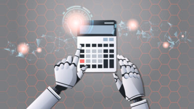 Roboterhände mit Taschenrechner © gmast3r iStock Getty Images Plus