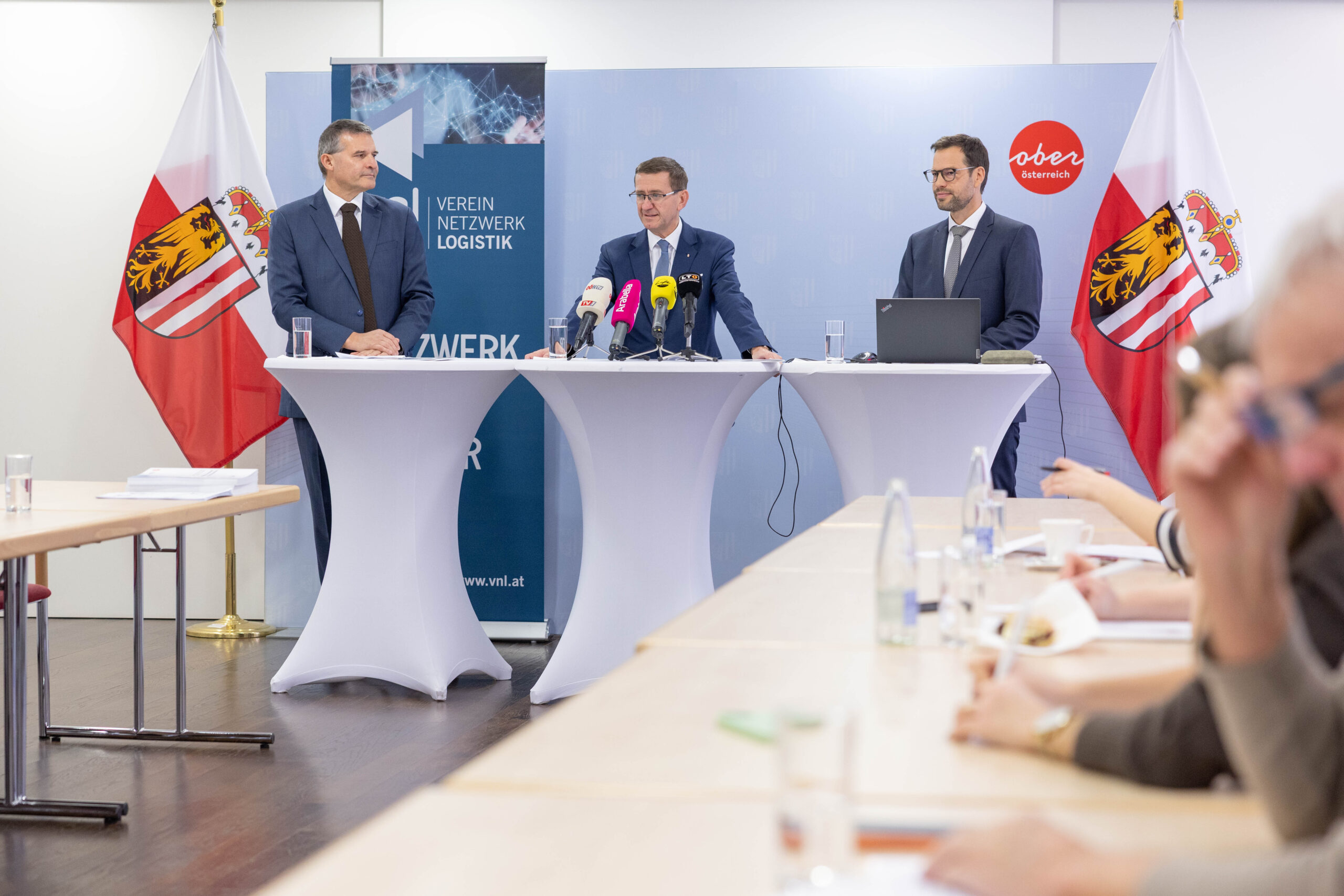 v.l.: Franz Staberhofer, Obmann Verein Netzwerk Logistik, Wirtschafts-Landesrat Markus Achleitner und Erik Hansen, Leiter des Instituts für Integrated Quality Design an der Johannes Kepler Universität Linz.