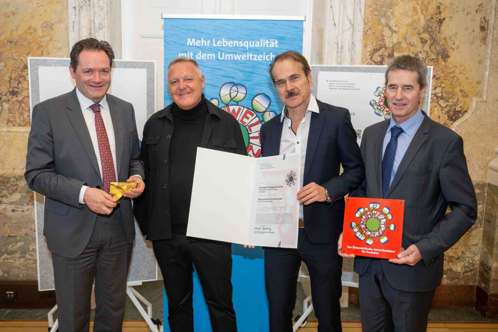 v.l.: Umweltminister Norbert Totschnig, Gregor Kabosch und Peter Bier (Schneider Schreibgeräte GmbH), Sektionschef DI Christian Holzer, Leiter der Sektion V im BMLUK