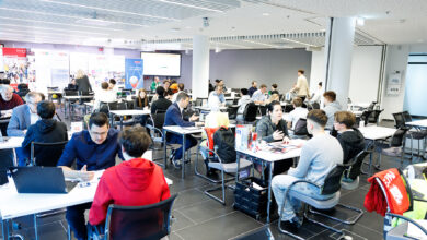 Zukünftige Lehrlinge treffen auf potenzielle Arbeitgeber