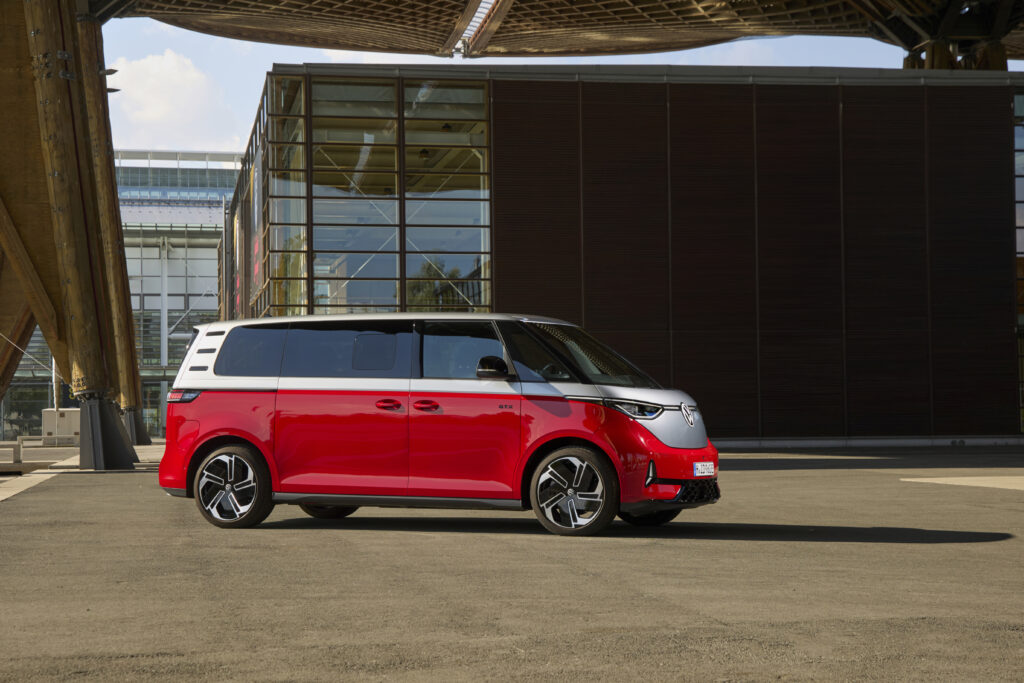 Der ID. Buzz macht den Weg zum Büro – auf vier Rädern, vollelektrisch und mit reichlich Platz.